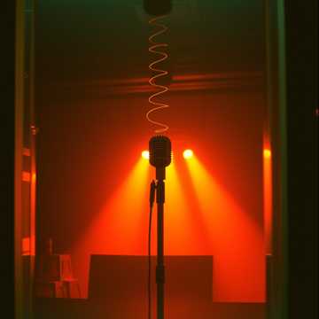 Все деньги текут ко мне cover art